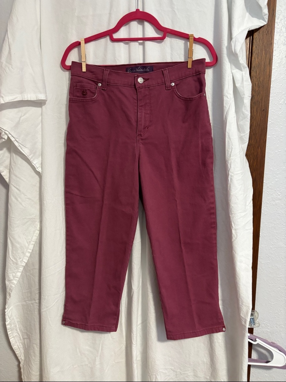 Gloria Vanderbilt Cropped Straight-Leg Capris in Wine Red